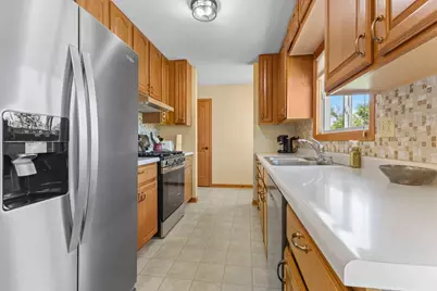 835 Harrington Street SW, Hutchinson, MN 55350 - Photo 13