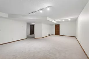10447 Raleigh Rd, Woodbury, MN 55129 - Photo 39