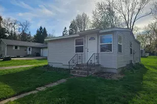 635 Park Ave, New Richmond, WI 54017 - Photo 1