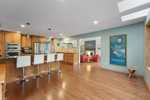5498 Maple Ridge Ct, Hopkins, MN 55343 - Photo 11