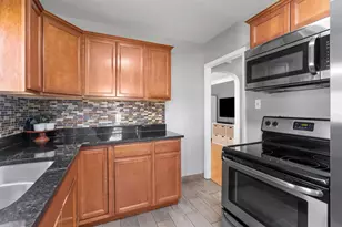 1809 Hyacinth Ave E, Saint Paul, MN 55119 - Photo 9