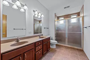 825 Berry St, Saint Paul, MN 55114 - Photo 27