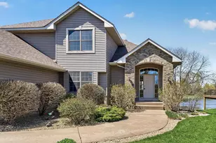 1135 S Trappers Crossing, Lino Lakes, MN 55038 - Photo 3