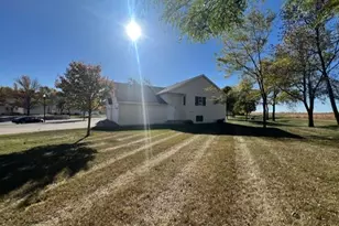 1053 Prairieview Dr SW, Hutchinson, MN 55350 - Photo 3