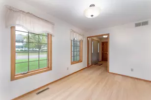 208 Chancery Ln, Mankato, MN 56001 - Photo 9