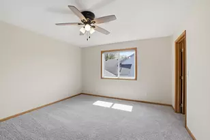 932 S Chestnut St, Belle Plaine, MN 56011 - Photo 9