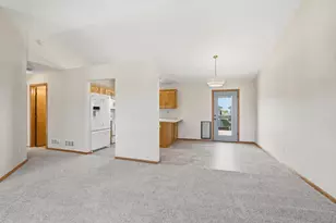 932 S Chestnut St, Belle Plaine, MN 56011 - Photo 5