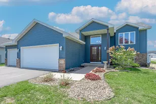 932 S Chestnut St, Belle Plaine, MN 56011 - Photo 1