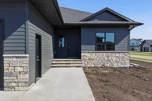 4257 Pine Pkwy S, Fargo, ND 58104 - Photo 3