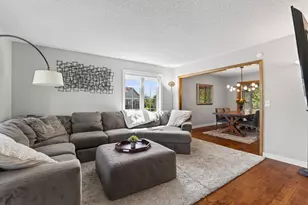 1289 Castle Ct, Golden Valley, MN 55427 - Photo 5