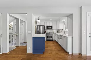 1289 Castle Ct, Golden Valley, MN 55427 - Photo 17