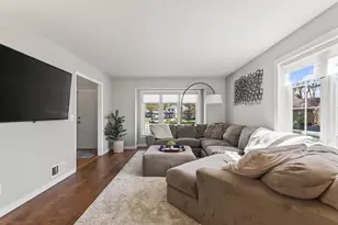1289 Castle Ct, Golden Valley, MN 55427 - Photo 11