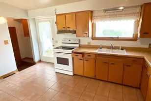 1405 5th St NW, Austin, MN 55912 - Photo 5