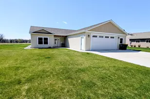 1401 W Fairview Ave, Olivia, MN 56277 - Photo 3
