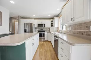 2400 Fairway Dr, Moorhead, MN 56560 - Photo 11