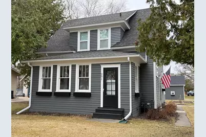 201 6th Avenue SE, Roseau, MN 56751 - Photo 1