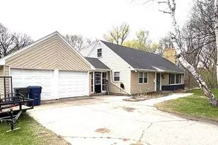 1039 W Summit Ave, Fergus Falls, MN 56537 - Photo 3