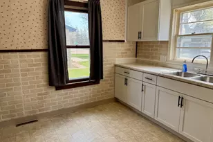 915 6th Ave E, Alexandria, MN 56308 - Photo 5