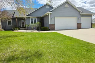 505 4th St SE, Plainview, MN 55964 - Photo 1
