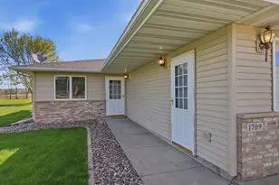 1709 Hiawatha Dr E, Wabasha, MN 55981 - Photo 3