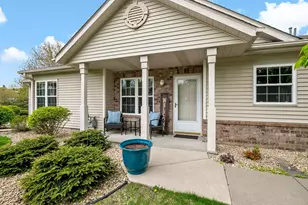 189 Wedgewood Dr, Mahtomedi, MN 55115 - Photo 1