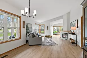 189 Wedgewood Dr, Mahtomedi, MN 55115 - Photo 5