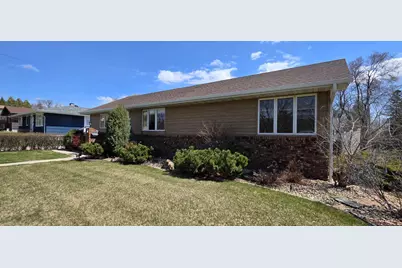 414 8th Avenue NW, Valley City, ND 58072 - Photo 1