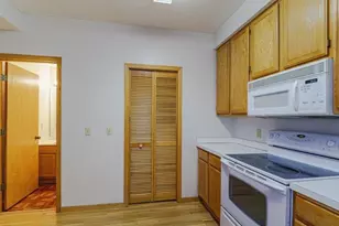 15333 Greenhaven Ln, Burnsville, MN 55306 - Photo 11