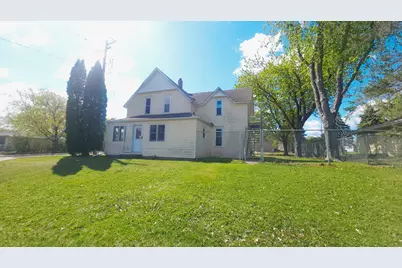 325 E Court Street, Belle Plaine, MN 56011 - Photo 1