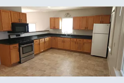 325 E Court Street, Belle Plaine, MN 56011 - Photo 3