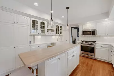 1085 Oak Circle, Wayzata, MN 55391 - Photo 11