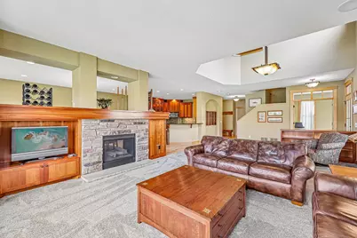 15704 Cobblestone Lake Parkway, Apple Valley, MN 55124 - Photo 9