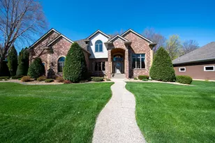204 Woodhill Ct, Mankato, MN 56001 - Photo 1