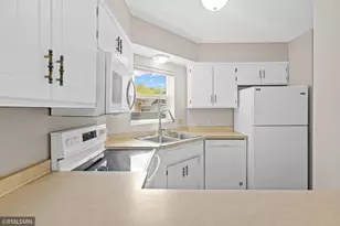 1421 Granada Tr N, Oakdale, MN 55128 - Photo 11