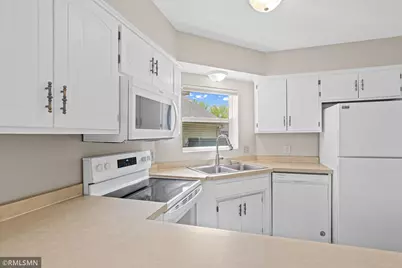 1421 Granada Trail N, Oakdale, MN 55128 - Photo 9