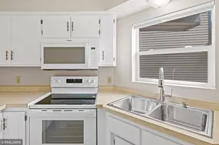 1421 Granada Tr N, Oakdale, MN 55128 - Photo 13