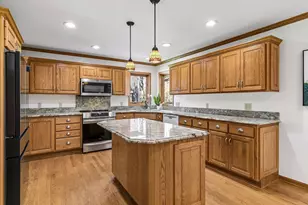 321 Dunbar Way, Mahtomedi, MN 55115 - Photo 7