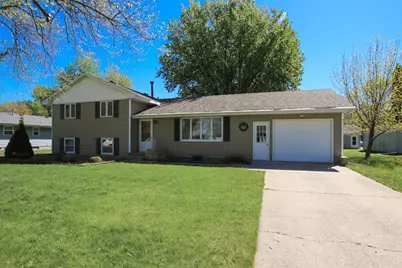 807 N Renville Street, Winthrop, MN 55396 - Photo 3