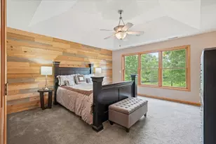 987 Parkview Ln, Hudson, WI 54016 - Photo 3