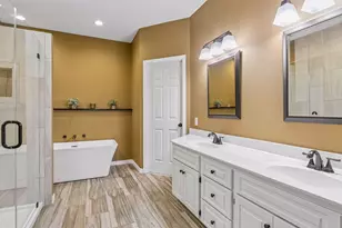 470 Holly Ln N, Oakdale, MN 55128 - Photo 21