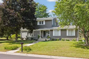 10 Western Terrace, Golden Valley, MN 55426 - Photo 3