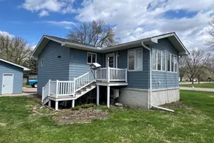 129 Nelson Street E, Litchfield, MN 55355 - Photo 3
