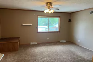 129 Nelson Street E, Litchfield, MN 55355 - Photo 15
