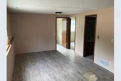 129 Nelson Street E, Litchfield, MN 55355 - Photo 17