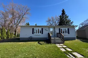 502 3rd St NE, Roseau, MN 56751 - Photo 1