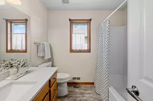 305 Crestview Dr, Hastings, MN 55033 - Photo 9