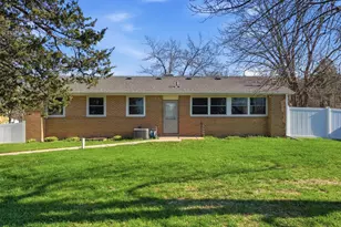205 1st Ave NW, New London, MN 56273 - Photo 9