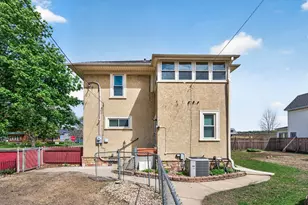 407 Osceola Ave S, Saint Paul, MN 55102 - Photo 27