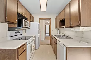 10113 W 34th St, Hopkins, MN 55305 - Photo 11