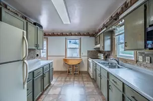 319 Michigan Ave W, Gilbert, MN 55741 - Photo 9